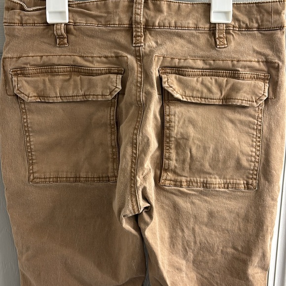 Light brown pants with adjustable bands around ankle area - Picture 3 of 4